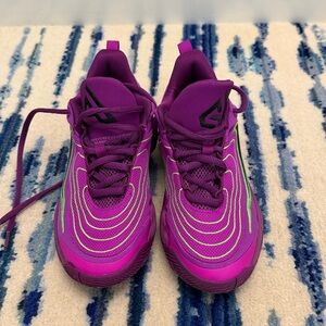 Nike Giannis Youth Sneakers Size 2